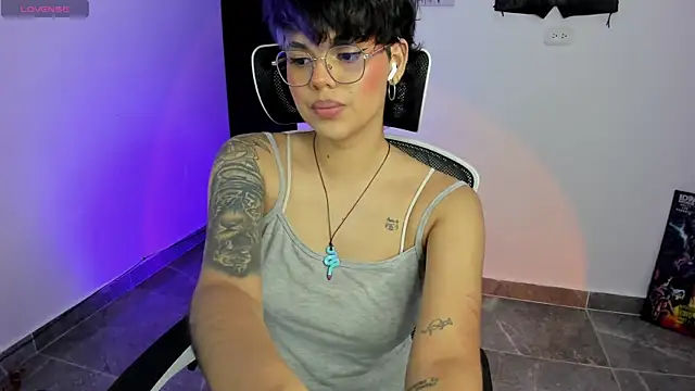 Snapshot of gooddess_isis chatting on 10.10.25 gooddess isis online show from 10.10.25