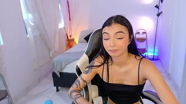 AnabelWolf online show from 11.11.25