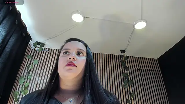 Snapshot of Victoria_Ponce1 chatting on 02.14.25 Victoria Ponce1 online show from 02.14.25