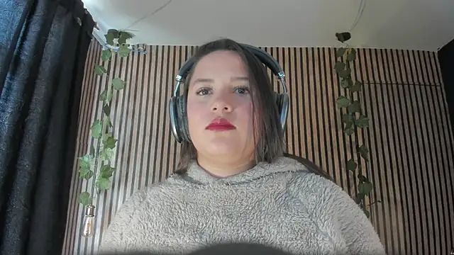 Snapshot of Victoria_Ponce1 chatting on 02.19.25 Victoria Ponce1 online show from 02.19.25
