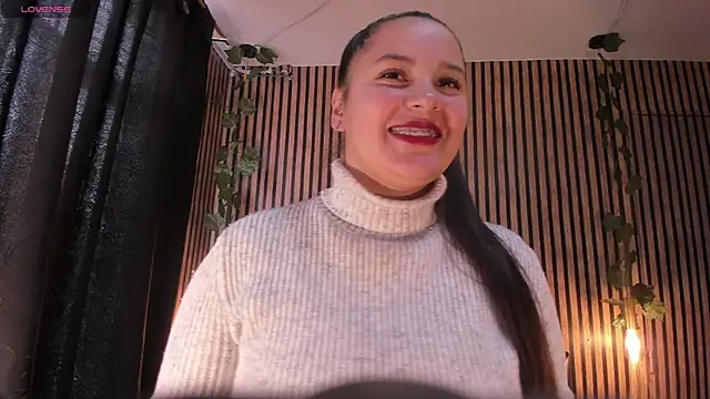 Snapshot of Victoria_Ponce1 chatting on 02.21.25 Victoria Ponce1 online show from 02.21.25