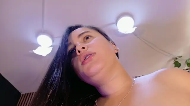 Snapshot of Victoria_Ponce1 chatting on 09.26.25 Victoria Ponce1 online show from 09.26.25