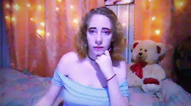 Snapshot of MelxMellie chatting on 12.24.24 MelxMellie online show from 12.24.24