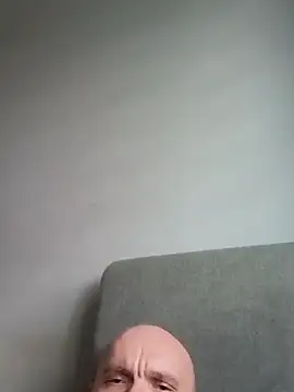 Snapshot of Ak0904 chatting on 10.27.25 Ak0904 online show from 10.27.25