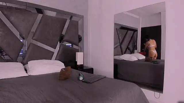 Radiant Naomi online show from 07.23.26