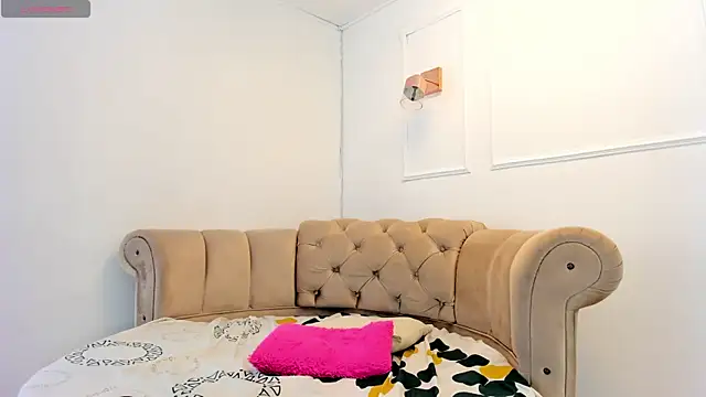 Snapshot of briannaduque chatting on 02.14.25 briannaduque online show from 02.14.25