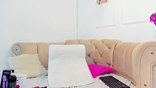 Snapshot of briannaduque chatting on 02.16.25 briannaduque online show from 02.16.25