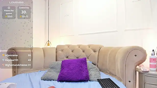 Snapshot of briannaduque chatting on 02.28.25 briannaduque online show from 02.28.25