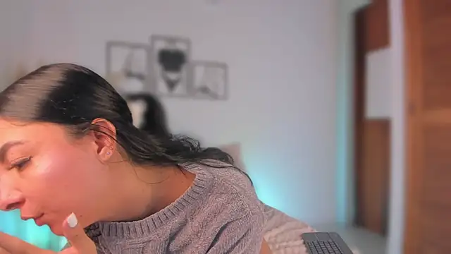 777AylinZ online show from 04.06.26