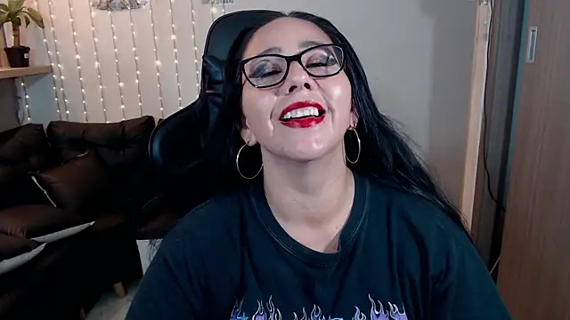 Snapshot of ashleylove_prg chatting on 12.23.24 ashleylove prg online show from 12.23.24