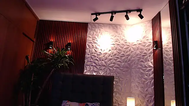 Snapshot of ashleylove_prg chatting on 12.30.24 ashleylove prg online show from 12.30.24