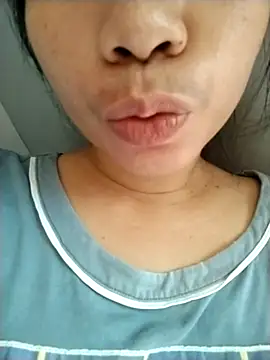 Snapshot of Pussy_delicious chatting on 10.22.25 Pussy delicious online show from 10.22.25