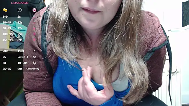 Snapshot of KasiaPrivat chatting on 12.18.24 KasiaPrivat online show from 12.18.24