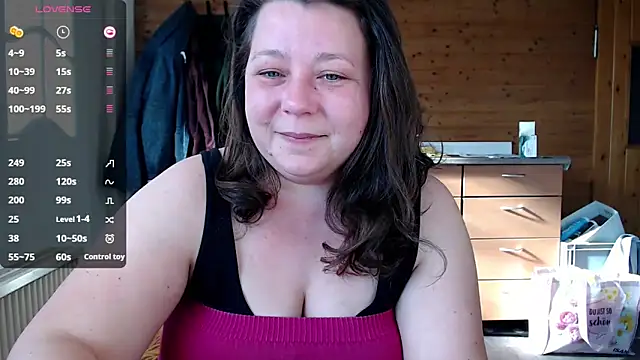 Snapshot of KasiaPrivat chatting on 02.22.25 KasiaPrivat online show from 02.22.25