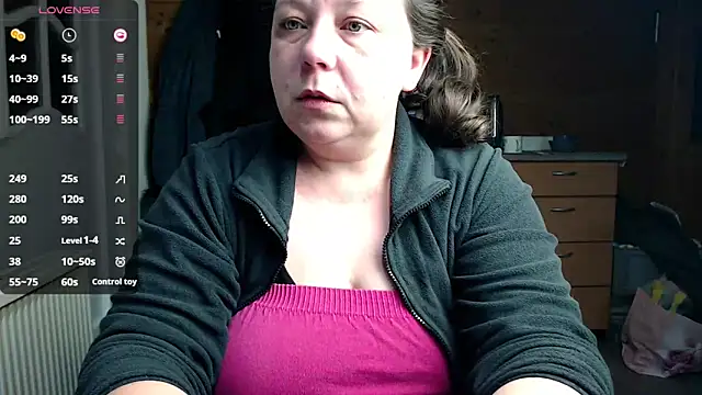 Snapshot of KasiaPrivat chatting on 02.22.25 KasiaPrivat online show from 02.22.25