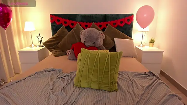 Snapshot of AmA_lia_ chatting on 02.28.25 AmA lia online show from 02.28.25