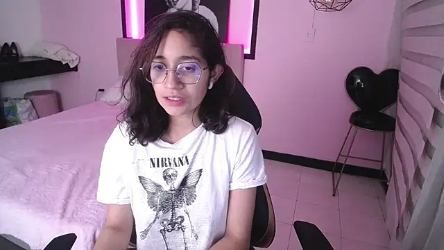 Snapshot of Lili_Gomez_ chatting on 12.16.24 Lili Gomez online show from 12.16.24