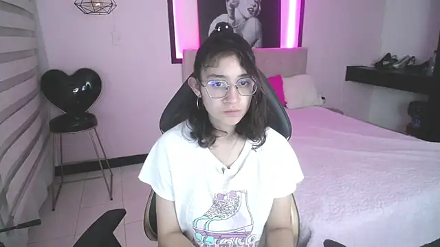 Snapshot of Lili_Gomez_ chatting on 12.31.24 Lili Gomez online show from 12.31.24