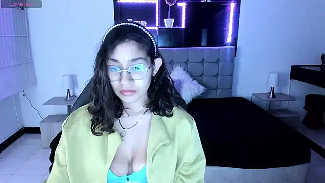Snapshot of Lili_Gomez_ chatting on 01.24.25 Lili Gomez online show from 01.24.25