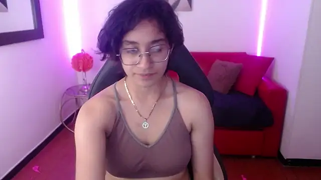 Snapshot of Lili_Gomez_ chatting on 02.02.25 Lili Gomez online show from 02.02.25