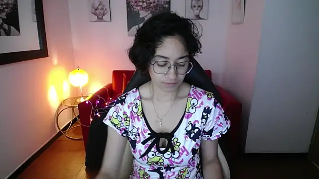 Snapshot of Lili_Gomez_ chatting on 02.15.25 Lili Gomez online show from 02.15.25