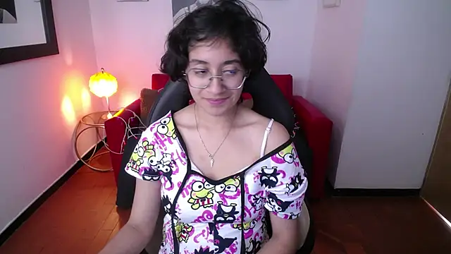 Snapshot of Lili_Gomez_ chatting on 02.15.25 Lili Gomez online show from 02.15.25