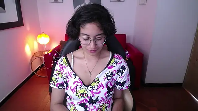 Snapshot of Lili_Gomez_ chatting on 02.15.25 Lili Gomez online show from 02.15.25