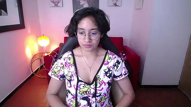 Snapshot of Lili_Gomez_ chatting on 02.15.25 Lili Gomez online show from 02.15.25