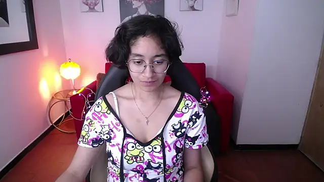 Snapshot of Lili_Gomez_ chatting on 02.16.25 Lili Gomez online show from 02.16.25