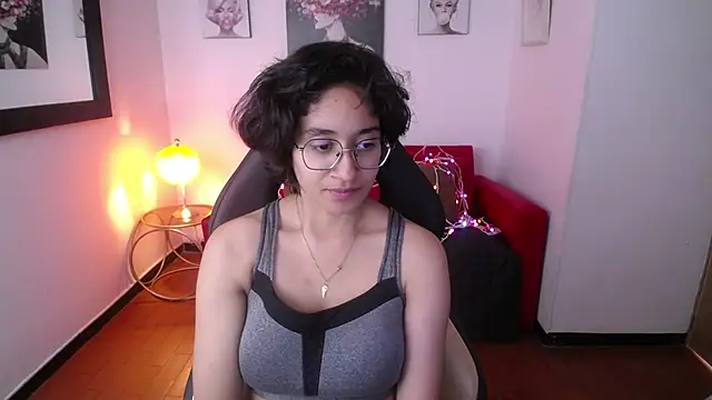 Snapshot of Lili_Gomez_ chatting on 02.18.25 Lili Gomez online show from 02.18.25