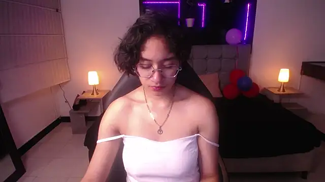 Snapshot of Lili_Gomez_ chatting on 03.02.25 Lili Gomez online show from 03.02.25