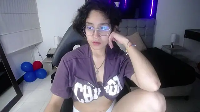 Snapshot of Lili_Gomez_ chatting on 03.06.25 Lili Gomez online show from 03.06.25