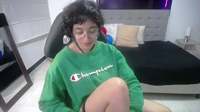 Snapshot of Lili_Gomez_ chatting on 03.07.25 Lili Gomez online show from 03.07.25