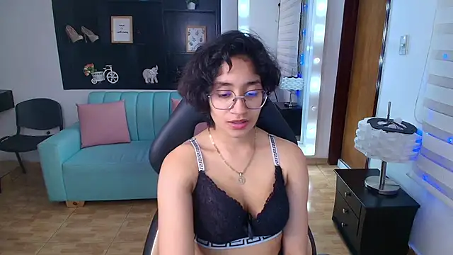 Snapshot of Lili_Gomez_ chatting on 03.08.25 Lili Gomez online show from 03.08.25