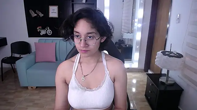 Snapshot of Lili_Gomez_ chatting on 03.11.25 Lili Gomez online show from 03.11.25