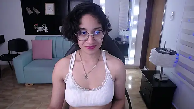 Snapshot of Lili_Gomez_ chatting on 03.11.25 Lili Gomez online show from 03.11.25