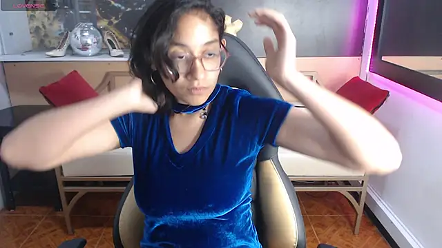 Snapshot of Lili_Gomez_ chatting on 09.10.25 Lili Gomez online show from 09.10.25