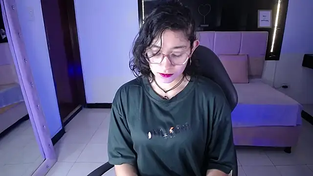 Snapshot of Lili_Gomez_ chatting on 09.13.25 Lili Gomez online show from 09.13.25