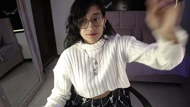 Snapshot of Lili_Gomez_ chatting on 09.18.25 Lili Gomez online show from 09.18.25