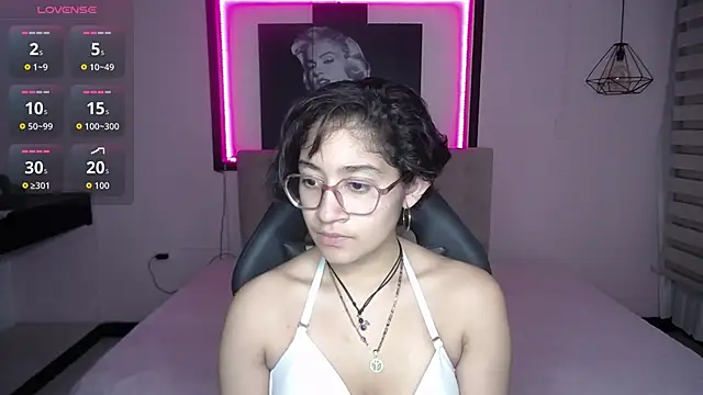 Snapshot of Lili_Gomez_ chatting on 09.25.25 Lili Gomez online show from 09.25.25