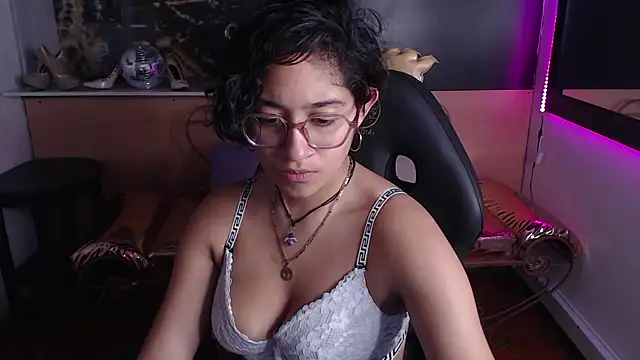 Snapshot of Lili_Gomez_ chatting on 10.03.25 Lili Gomez online show from 10.03.25