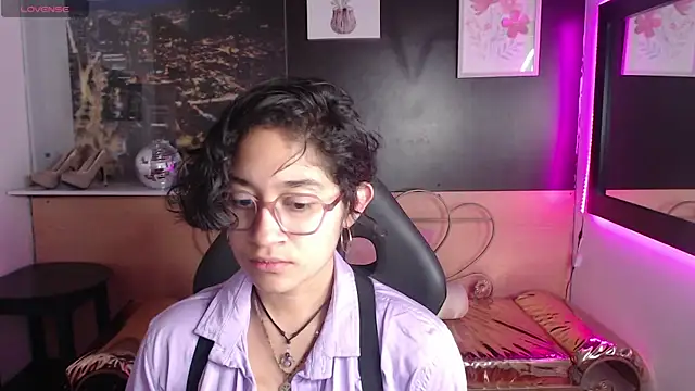 Snapshot of Lili_Gomez_ chatting on 10.04.25 Lili Gomez online show from 10.04.25