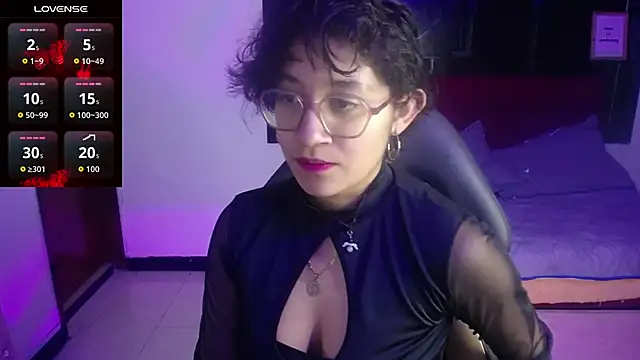 Snapshot of Lili_Gomez_ chatting on 10.12.25 Lili Gomez online show from 10.12.25