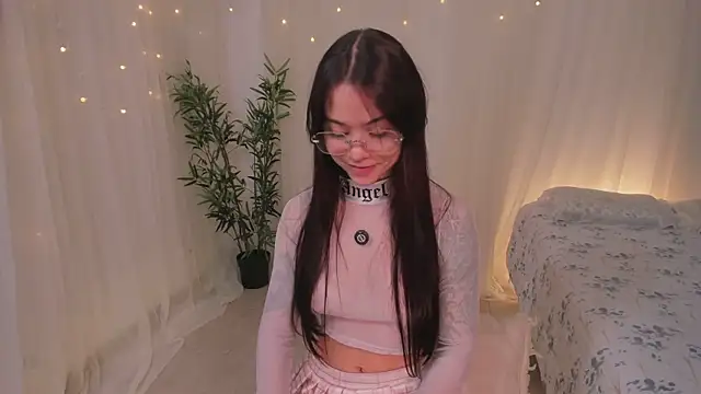 Lia Sweett  online show from 05.13.26