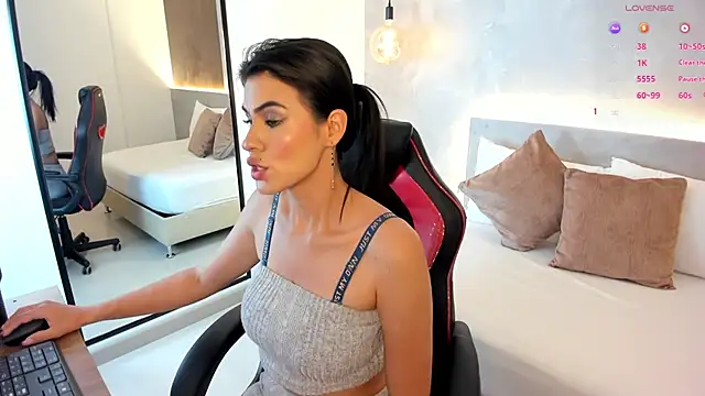 Snapshot of stephanya_ chatting on 10.23.25 stephanya online show from 10.23.25