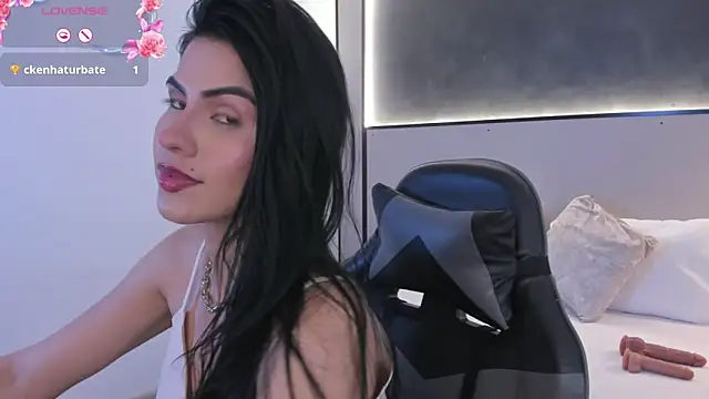 Snapshot of stephanya_ chatting on 04.17.26 stephanya online show from 04.17.26