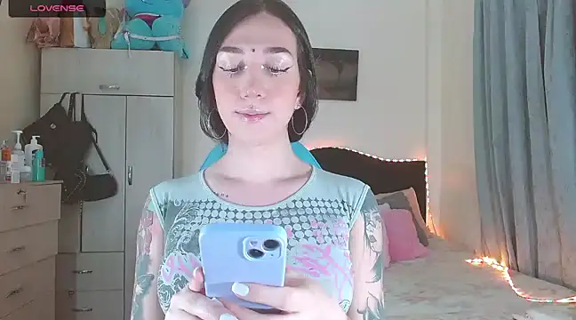 Snapshot of karla_zambrano chatting on 03.19.25 karla zambrano online show from 03.19.25