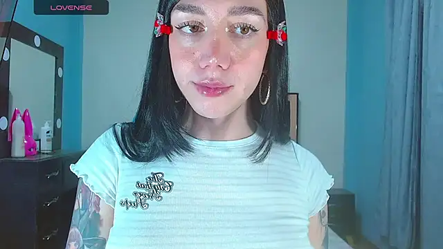 Snapshot of karla_zambrano chatting on 04.22.26 karla zambrano online show from 04.22.26