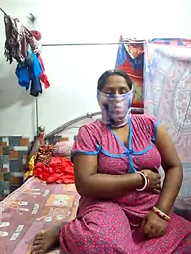 Snapshot of Real_Desi_Couple chatting on 12.15.24 Real Desi Couple online show from 12.15.24