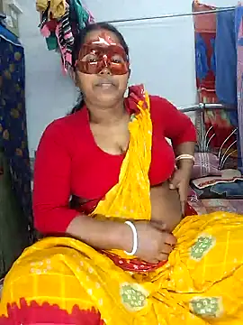 Snapshot of Real_Desi_Couple chatting on 12.26.24 Real Desi Couple online show from 12.26.24